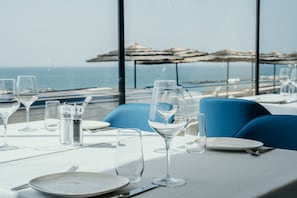 5 restaurants, breakfast, lunch, dinner served; French cuisine