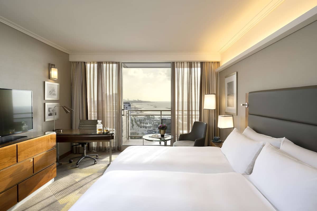 Habitación ejecutiva, 2 camas individuales, vista al mar | Ropa de cama hipoalergénica y minibar