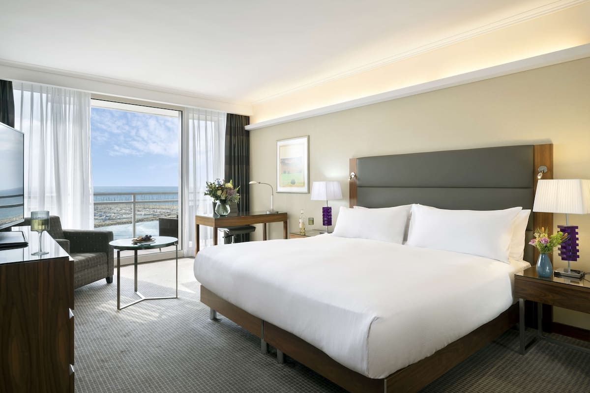 Habitación Grand, 1 cama King size, vista al mar | Ropa de cama hipoalergénica y minibar