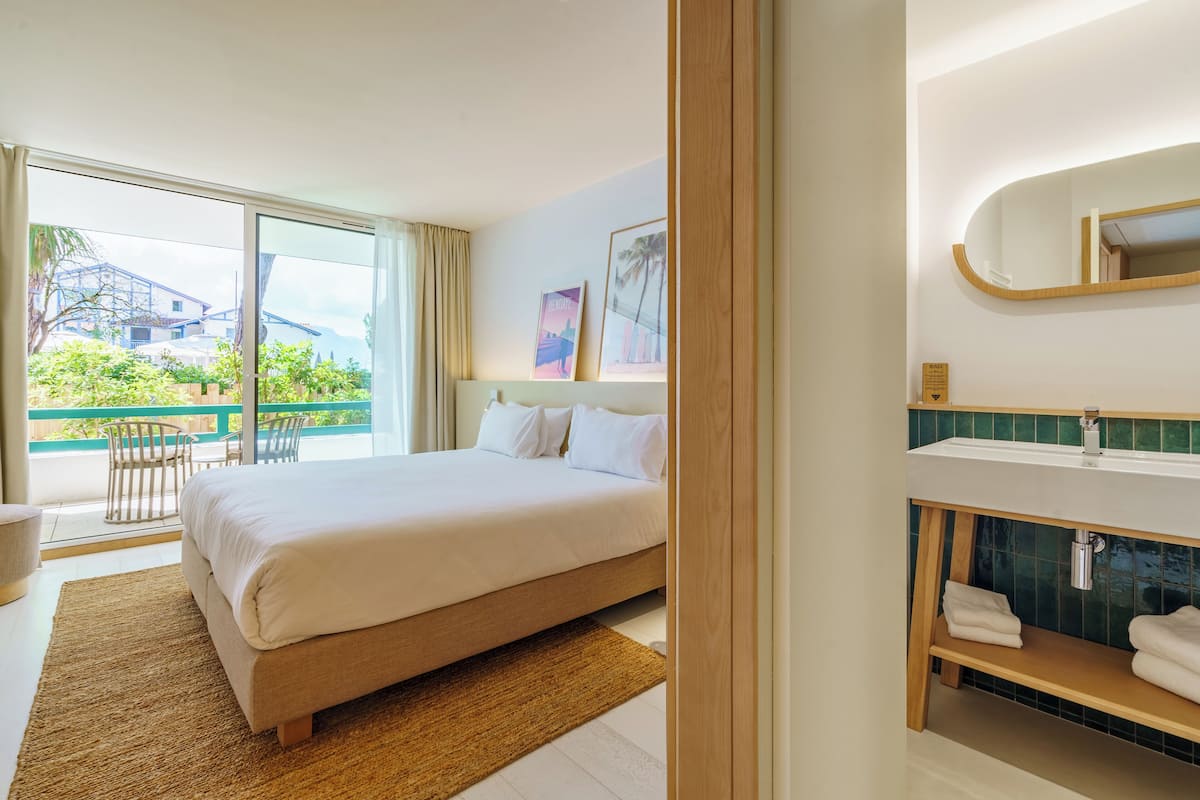 Ropa de cama de alta calidad y minibar