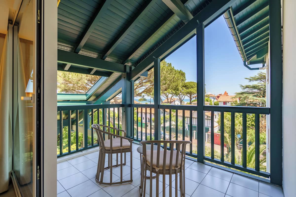 Chambre Double Vue Partielle Sur L'océan | 高档床上用品、迷你吧、客房内保险箱、隔音