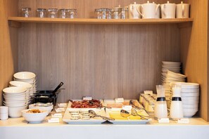 Daily continental breakfast (EUR 19 per person) - Hotel Ibaia (Hendaye)