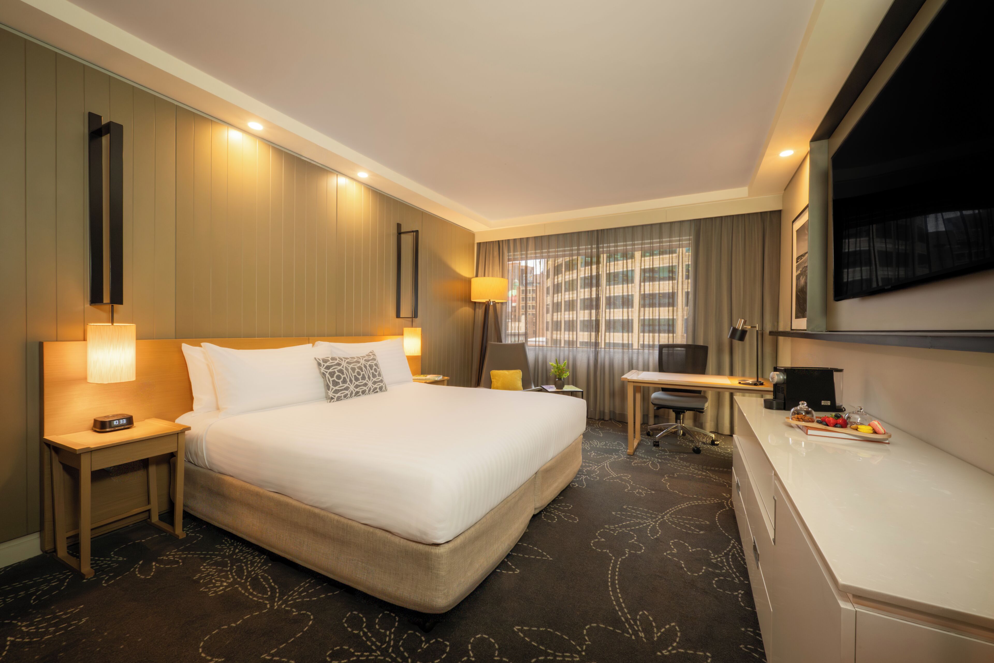 Roupas de cama antialérgicas, cofres nos quartos, escrivaninha