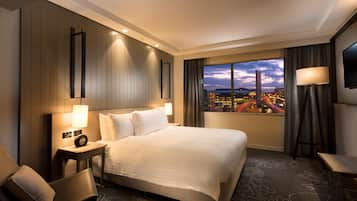 Hypo-allergenic bedding, in-room safe, desk, laptop workspace