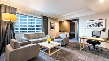 Hypo-allergenic bedding, in-room safe, desk, laptop workspace