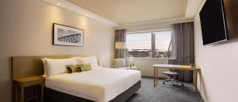 Deluxe King Room | 1 bedroom, hypo-allergenic bedding, in-room safe, desk