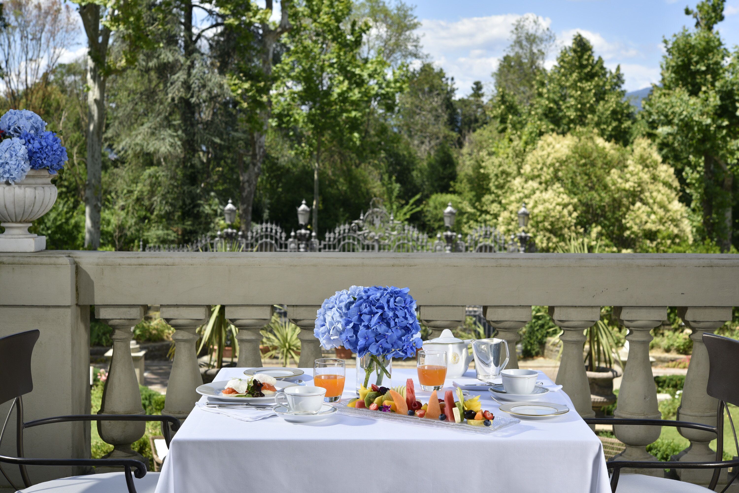 Se ofrece un desayuno bufé (40 EUR por persona)