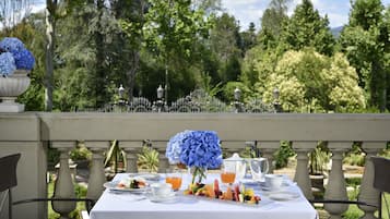 Daily buffet breakfast (EUR 40 per person)