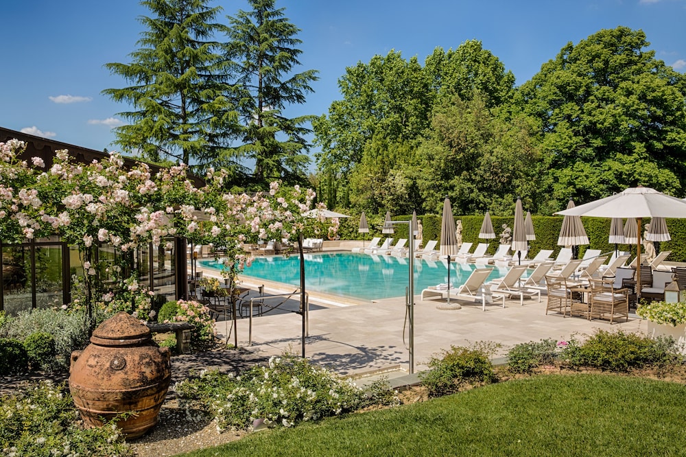 Villa Cora by null