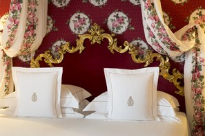 Suite | Premium bedding, down comforters, minibar, in-room safe