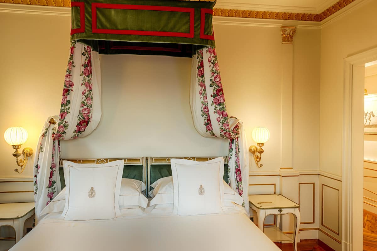 Premium bedding, down duvets, minibar, in-room safe