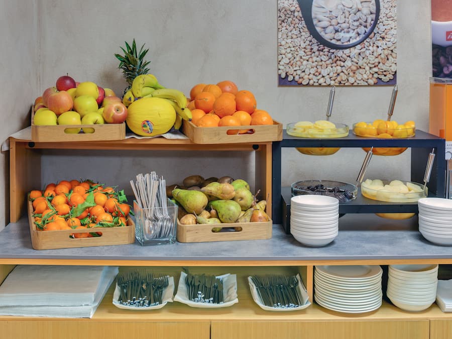 Café da manhã com buffet todos os dias (EUR 14 por pessoa)