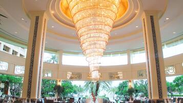 4 ravintolaa, joissa tarjoillaan aamiainen; kansainvÀlinen keittiö