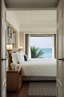 เครื่องนอนระดับพรีเมียม, มินิบาร์, ตู้นิรภัยในห้องพัก