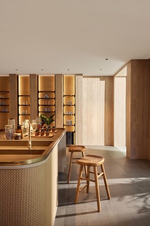 Sauna, Körperbehandlungen, Aromatherapie, Thai-Massagen, Körperpeelings