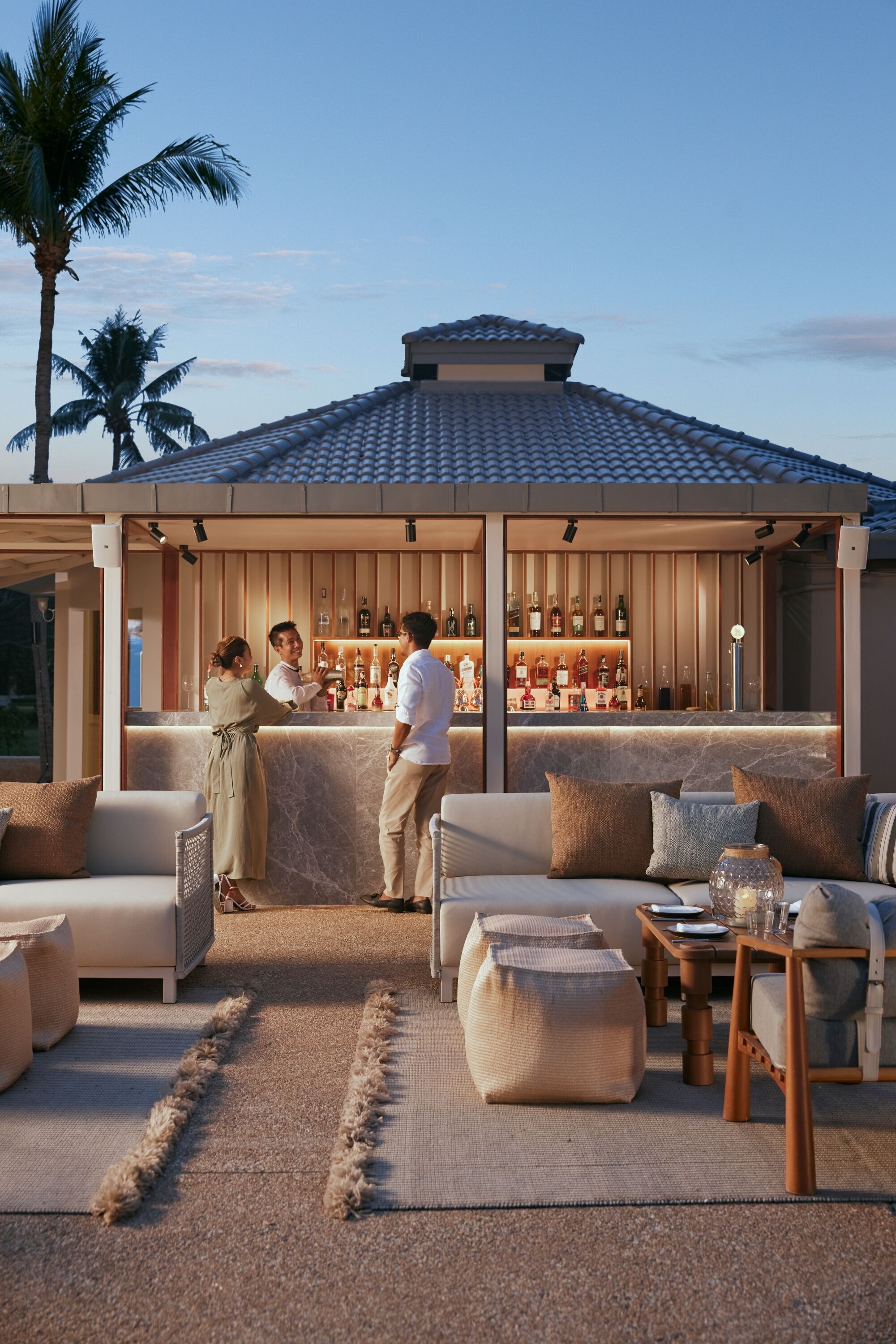 4 restaurants, breakfast, lunch, dinner served; international cuisine