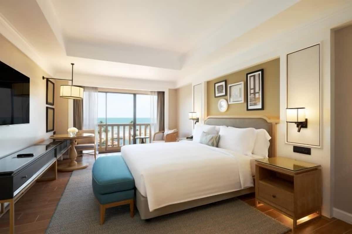 1 bedroom, premium bedding, minibar, in-room safe