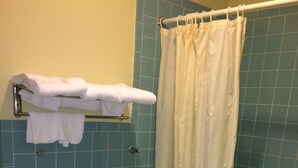 A bathroom with a toilet, sink, and bathtub.