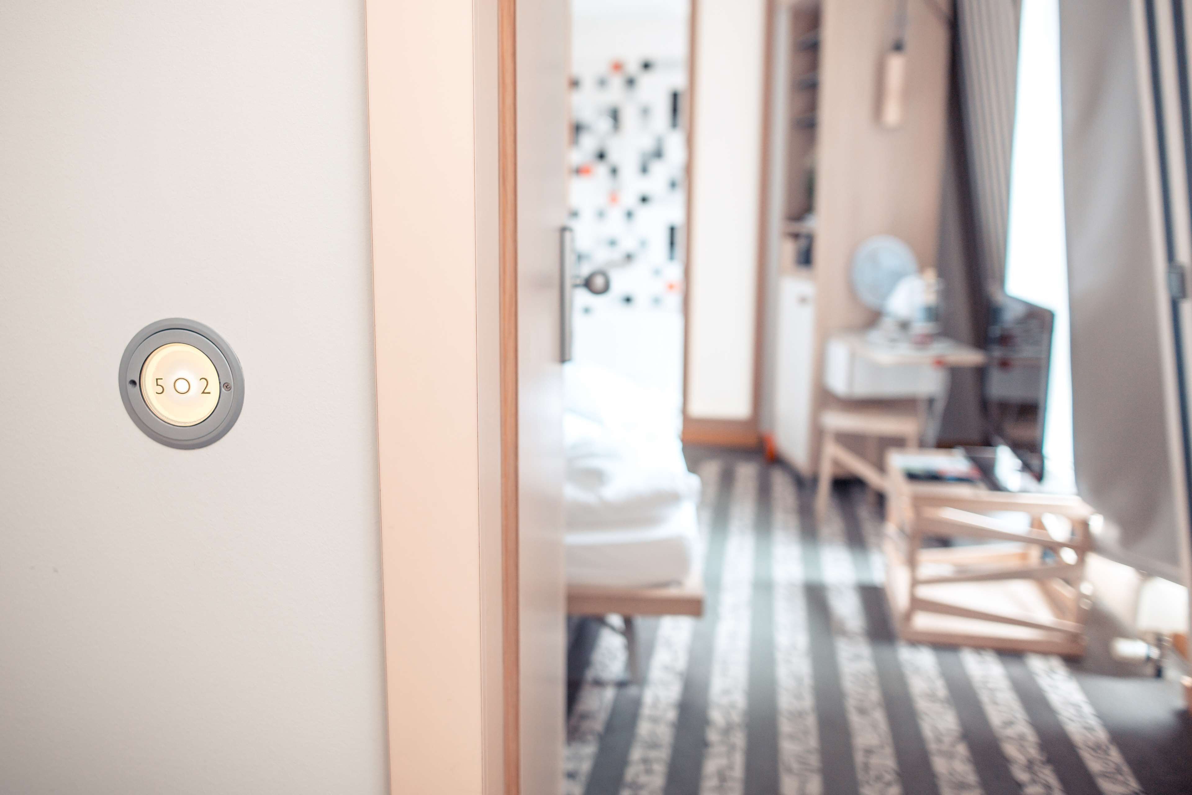 standard room, 1 queen bed | hypo-allergenic bedding, in-room safe, laptop workspace