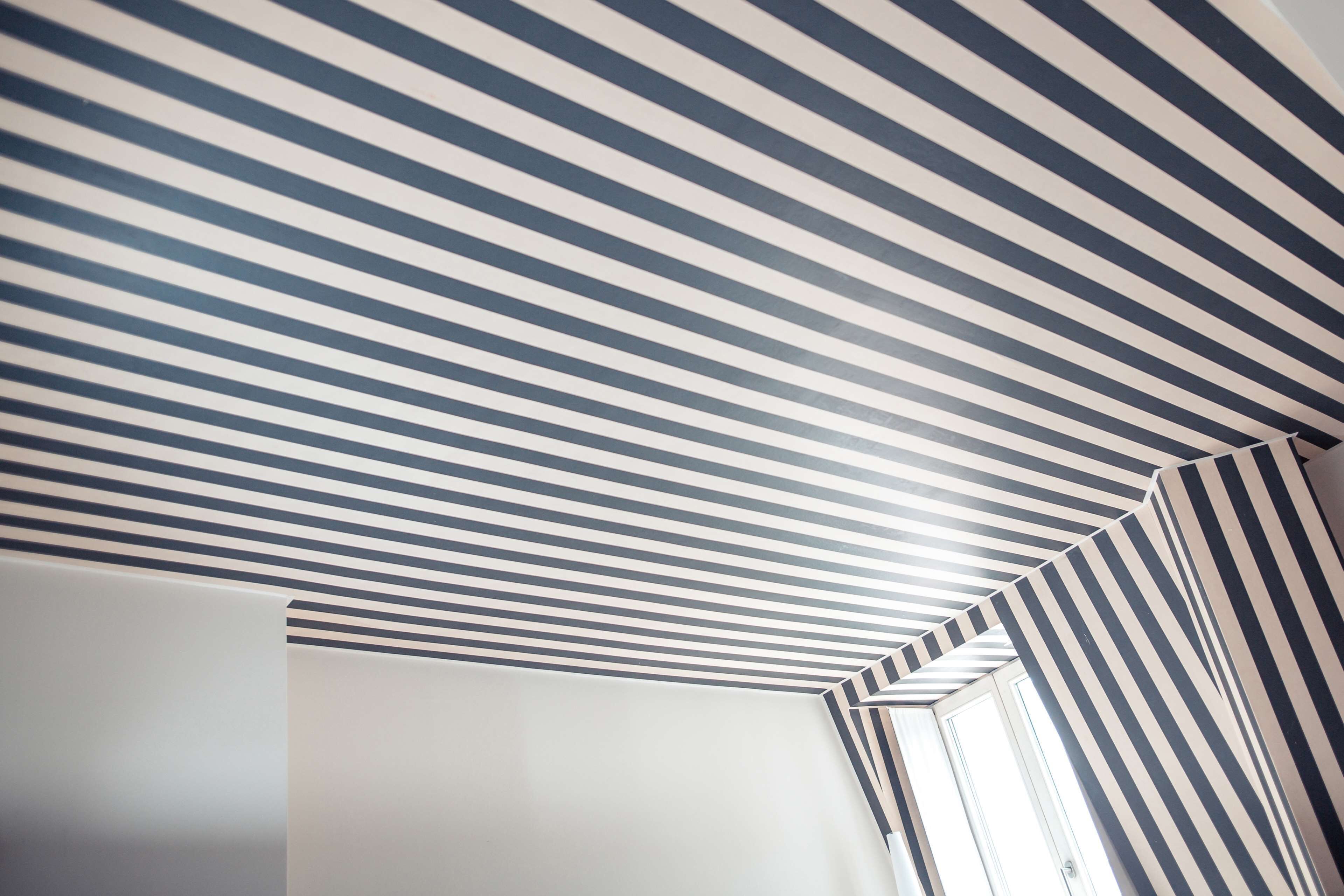 standard room, 1 queen bed | hypo-allergenic bedding, in-room safe, laptop workspace