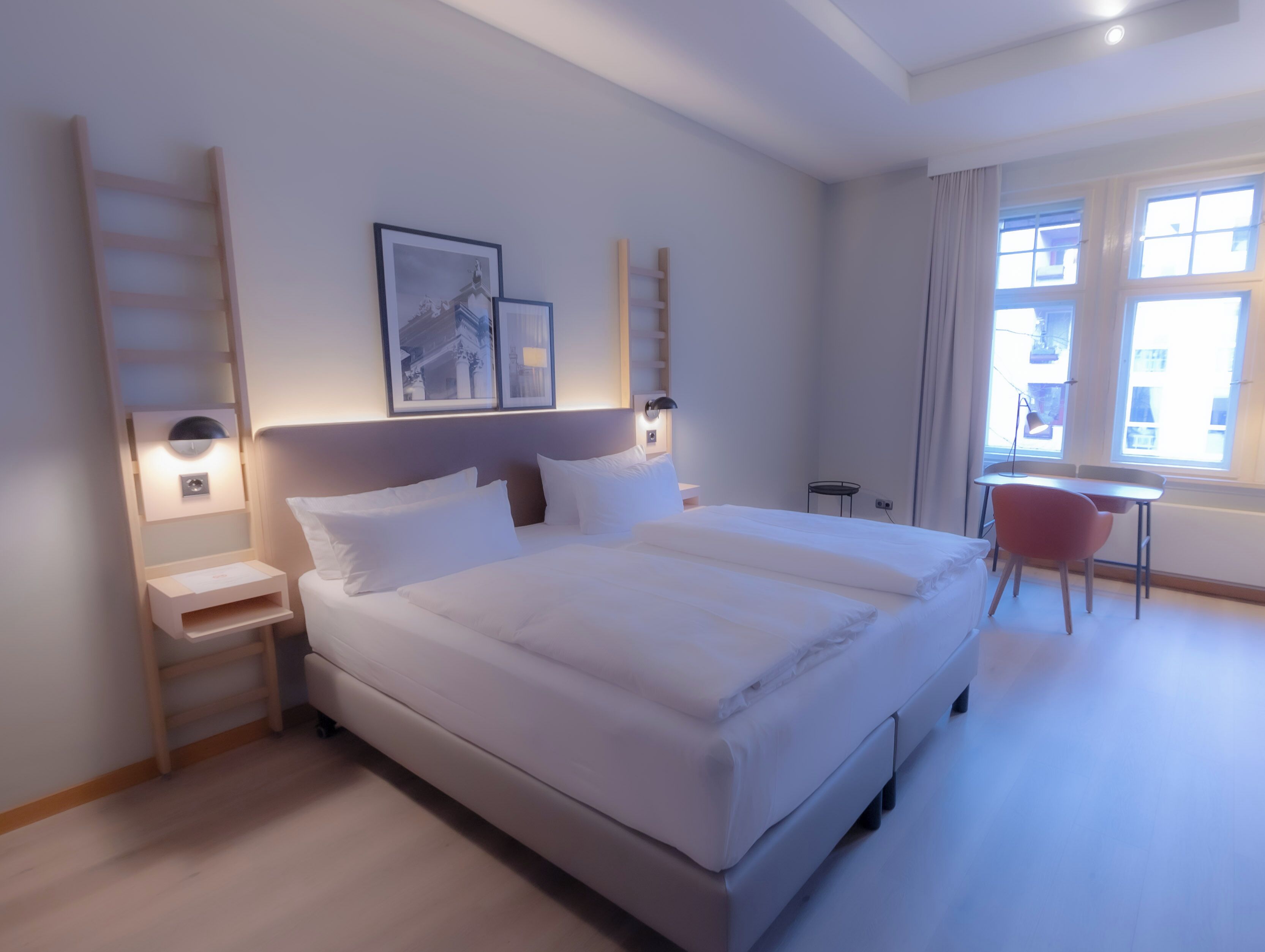 Superior Room, 1 King Bed | Hypo-allergenic bedding, in-room safe, laptop workspace, blackout drapes