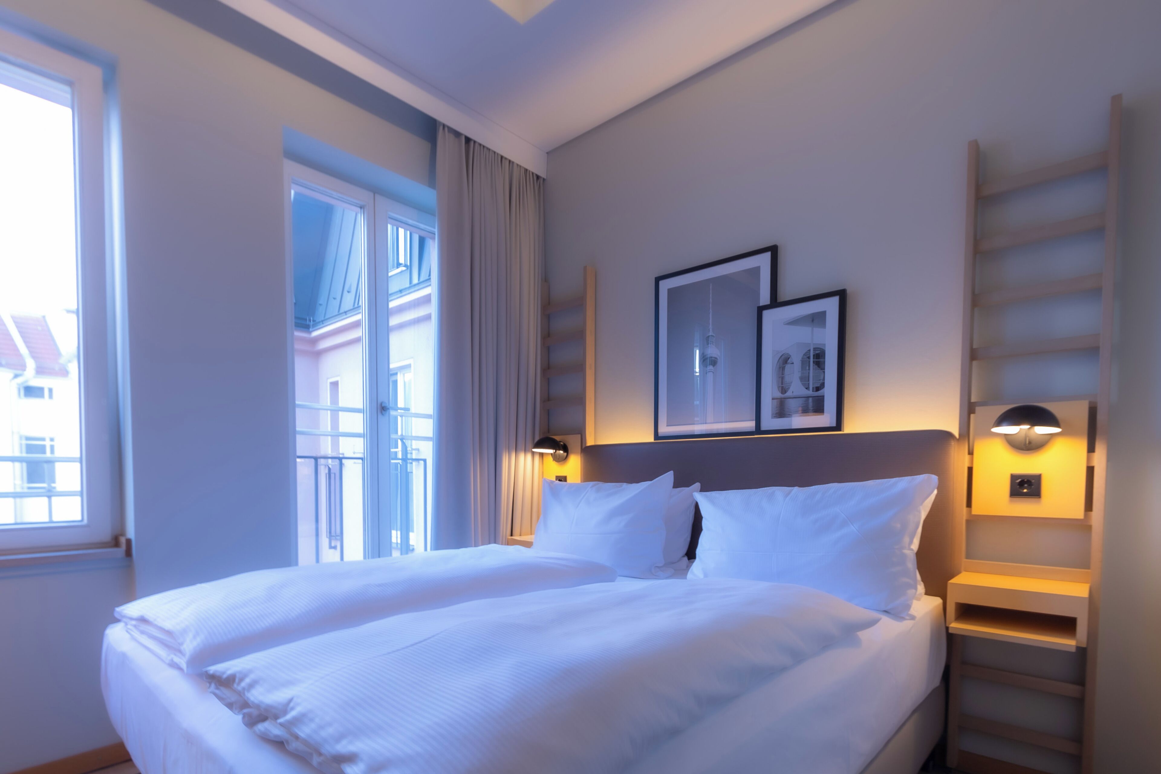 Standard Room, 1 Queen Bed | Hypo-allergenic bedding, in-room safe, laptop workspace, blackout drapes