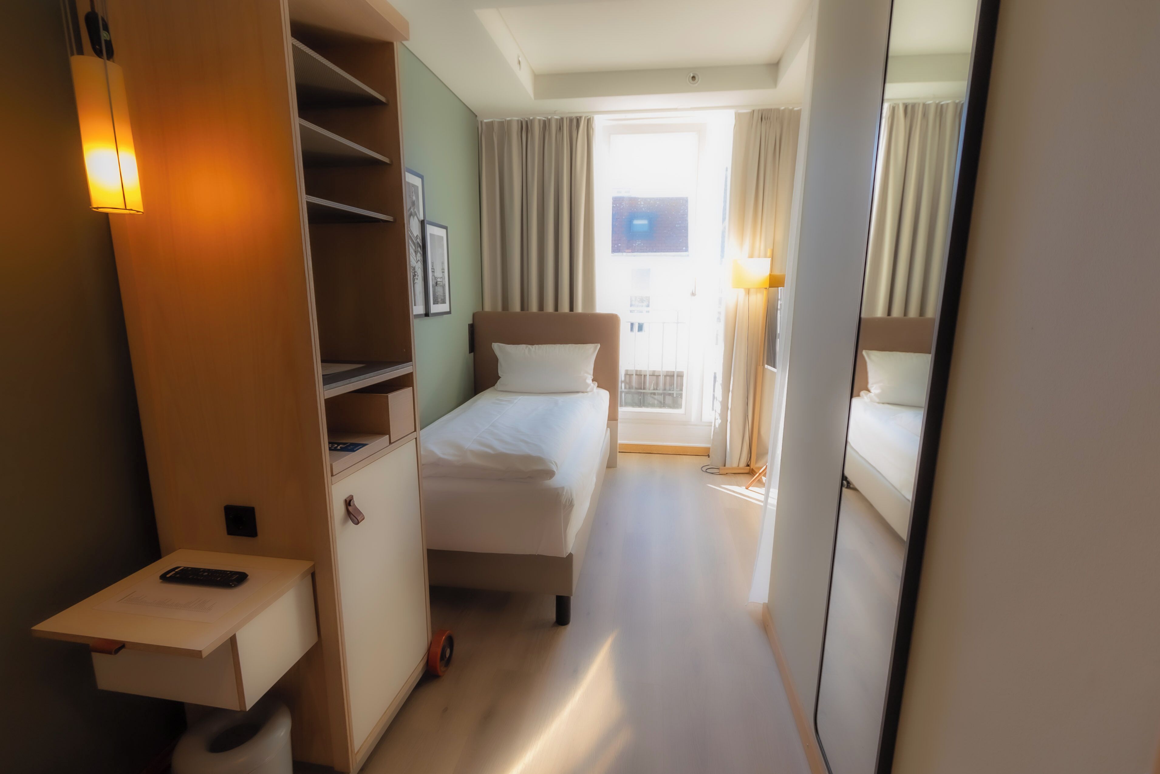 Standard Room, 1 Twin Bed | Hypo-allergenic bedding, in-room safe, laptop workspace, blackout drapes