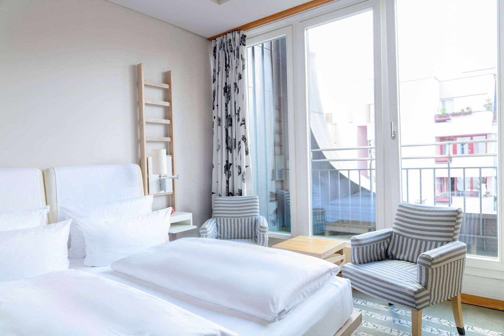 Hypo-allergenic bedding, in-room safe, laptop workspace