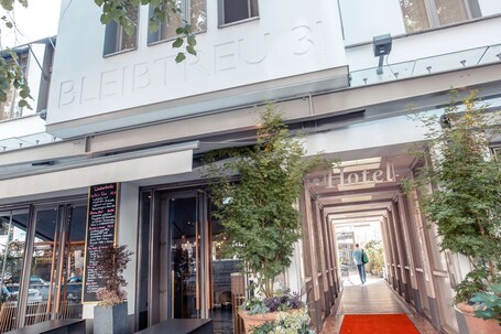 Hotel Bleibtreu Berlin by Golden Tulip - view 3