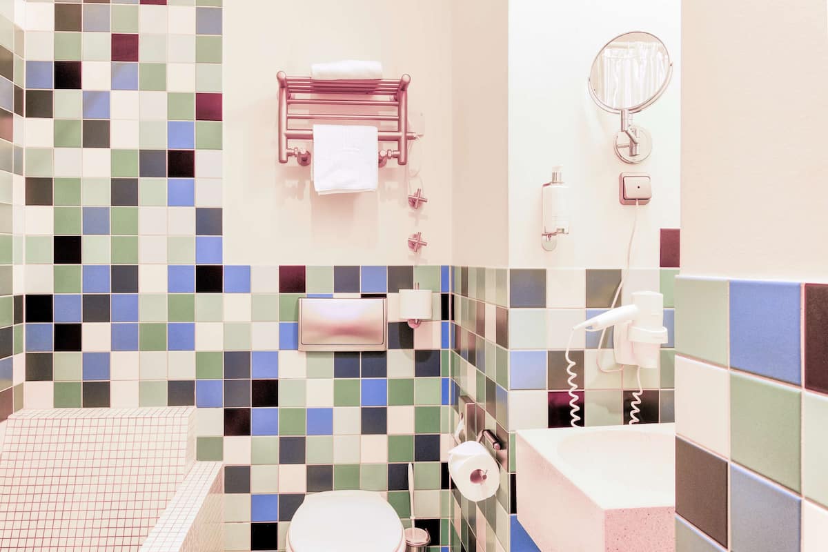 Standard Room, 1 Twin Bed | Bathroom | Eco-friendly toiletries, hair dryer, towels