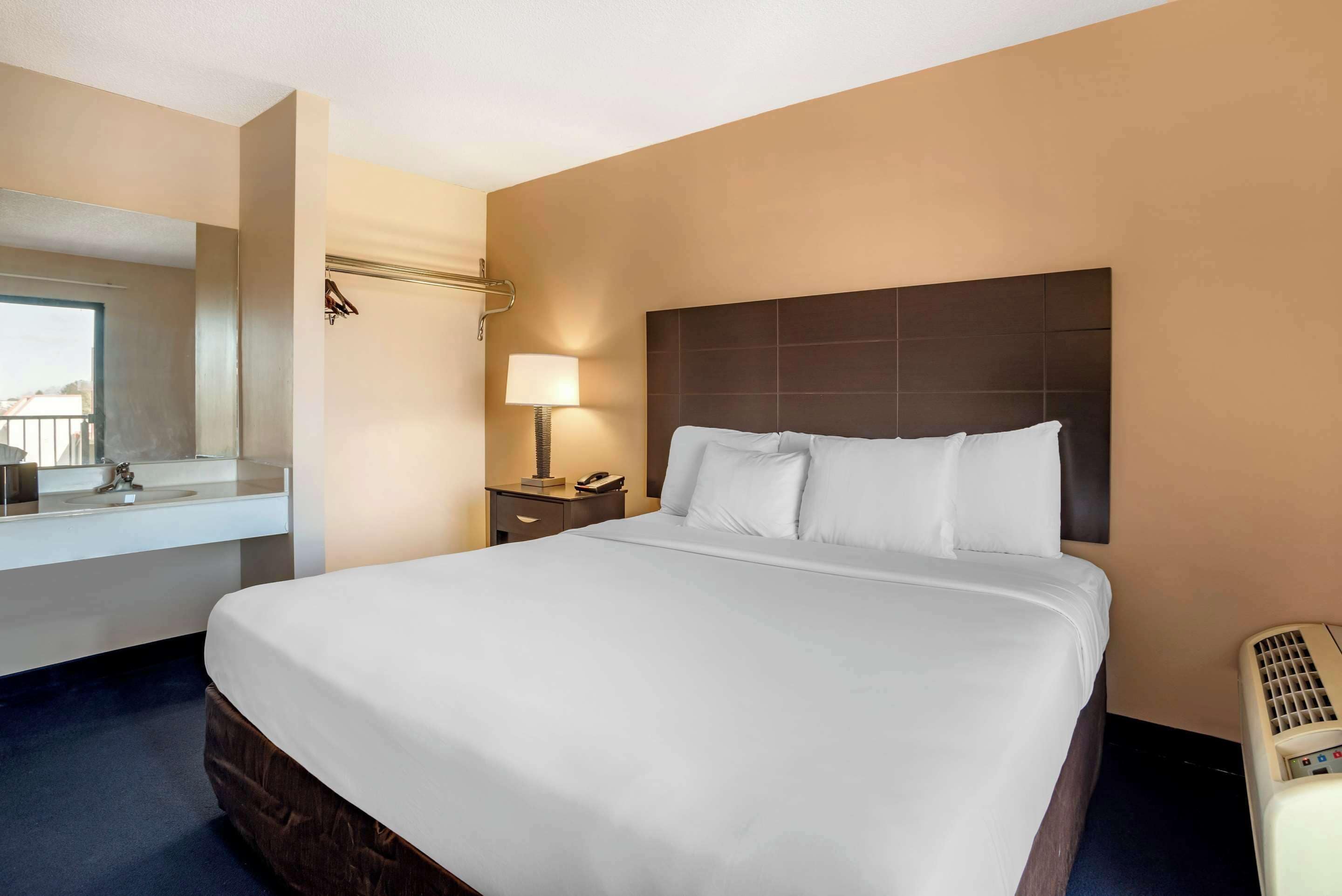 Photo - Econo Lodge Inn & Suites Rehoboth Beach