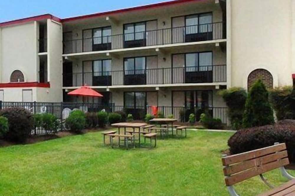 Econo Lodge Inn & Suites Rehoboth Beach