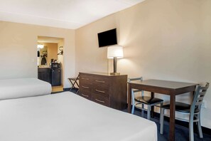 Desk, free cots/infant beds, rollaway beds, free WiFi - Econo Lodge Inn & Suites Rehoboth Beach (Rehoboth Beach)