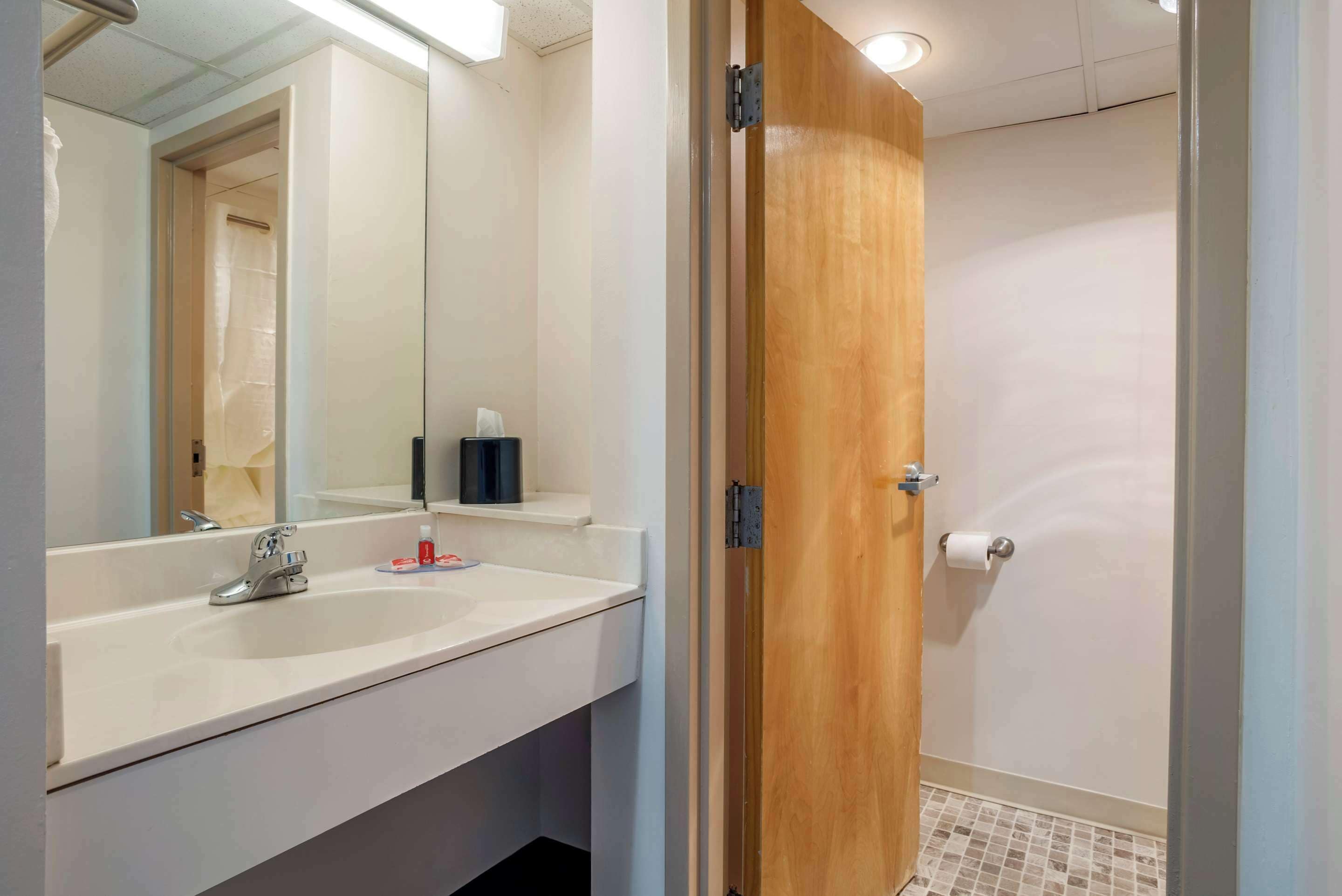 Photo - Econo Lodge Inn & Suites Rehoboth Beach