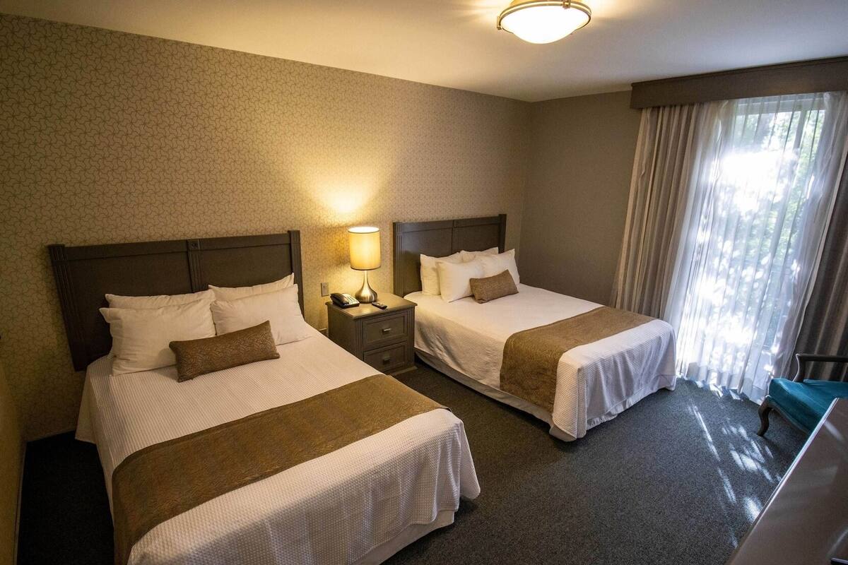 Premium bedding, pillowtop beds, minibar, in-room safe