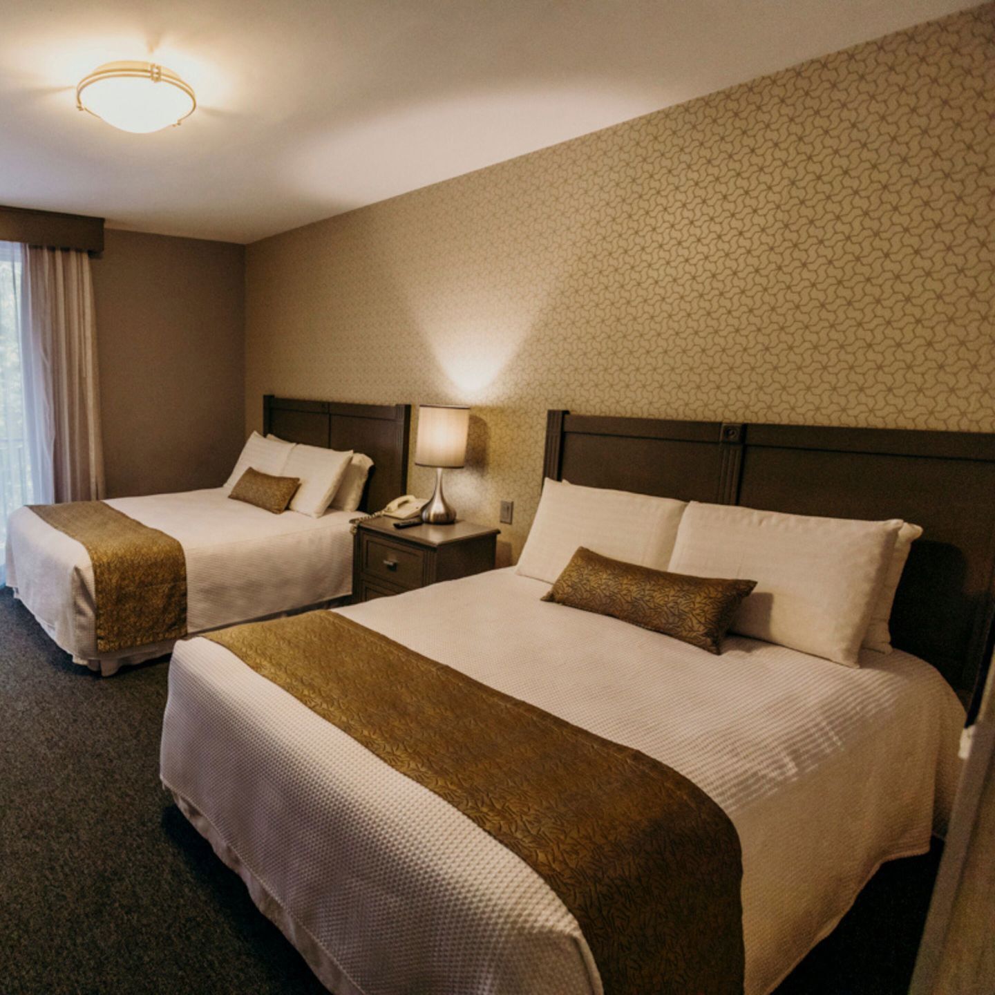 Peralatan tempat tidur premium, tilam berlapik, bar mini 