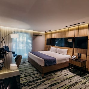 Superior Room | Premium bedding, pillow-top beds, minibar, in-room safe