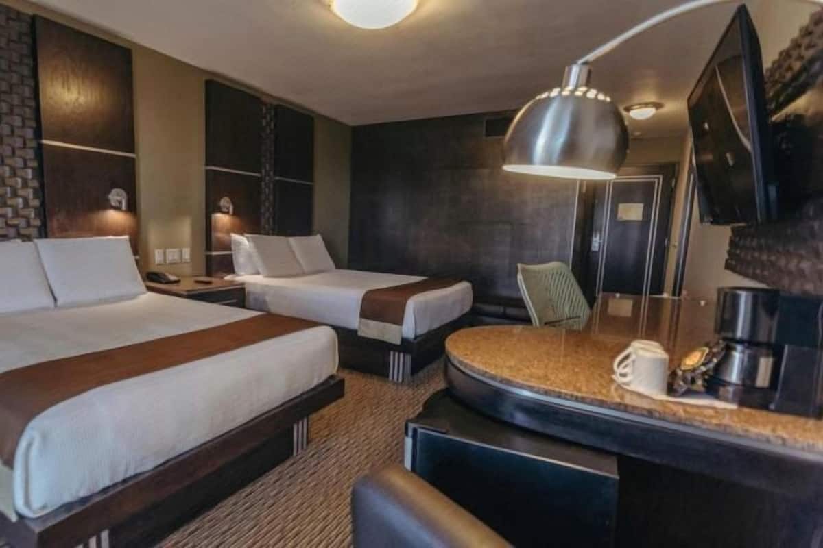Premium bedding, pillowtop beds, minibar, in-room safe