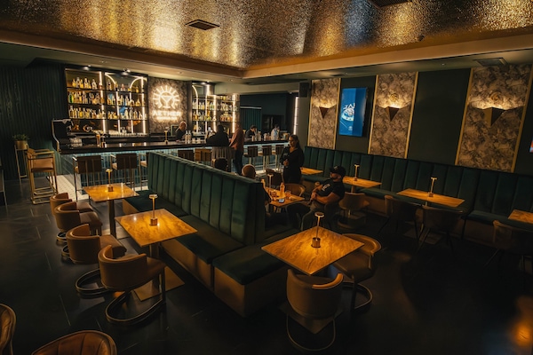 Cocktail bar