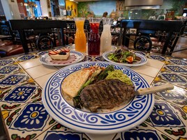 Se sirven desayunos, almuerzos y cenas