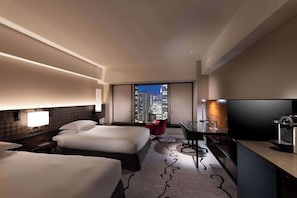 Premium bedding, in-room safe, desk, laptop workspace - Hilton Tokyo (Tokyo)