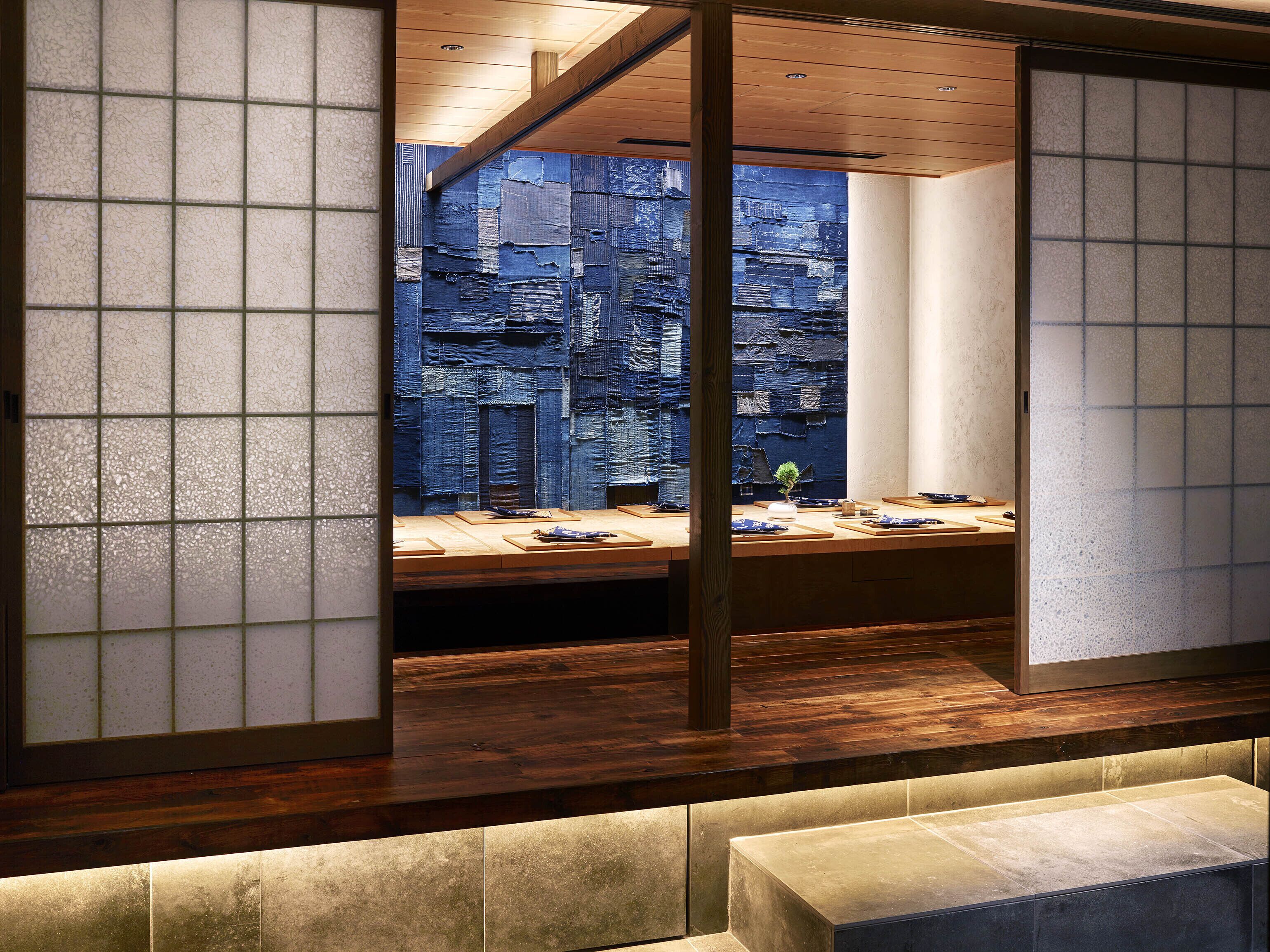 4 restaurants, breakfast, lunch, dinner served; international cuisine 