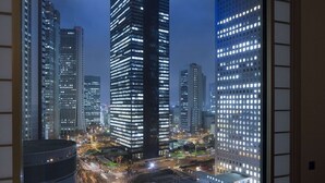 A nighttime cityscape with tall buildings and a busy intersection. - Hilton Tokyo (Tokyo)