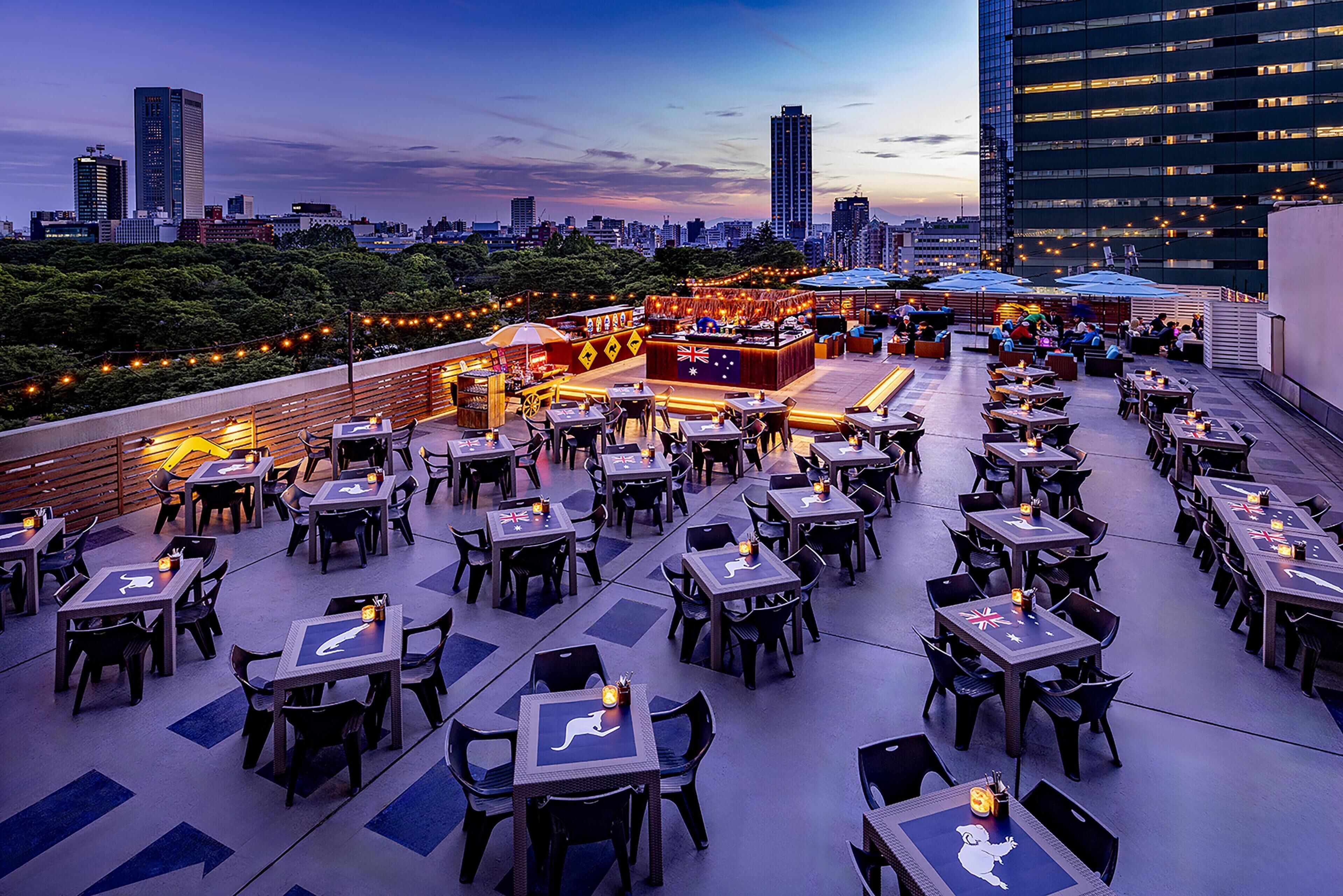4 restaurants; breakfast, lunch and dinner served 