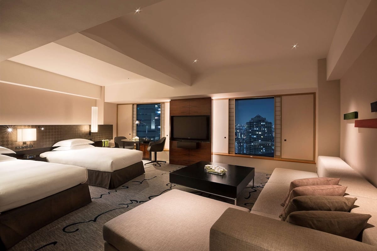 Premium bedding, in-room safe, desk, laptop workspace