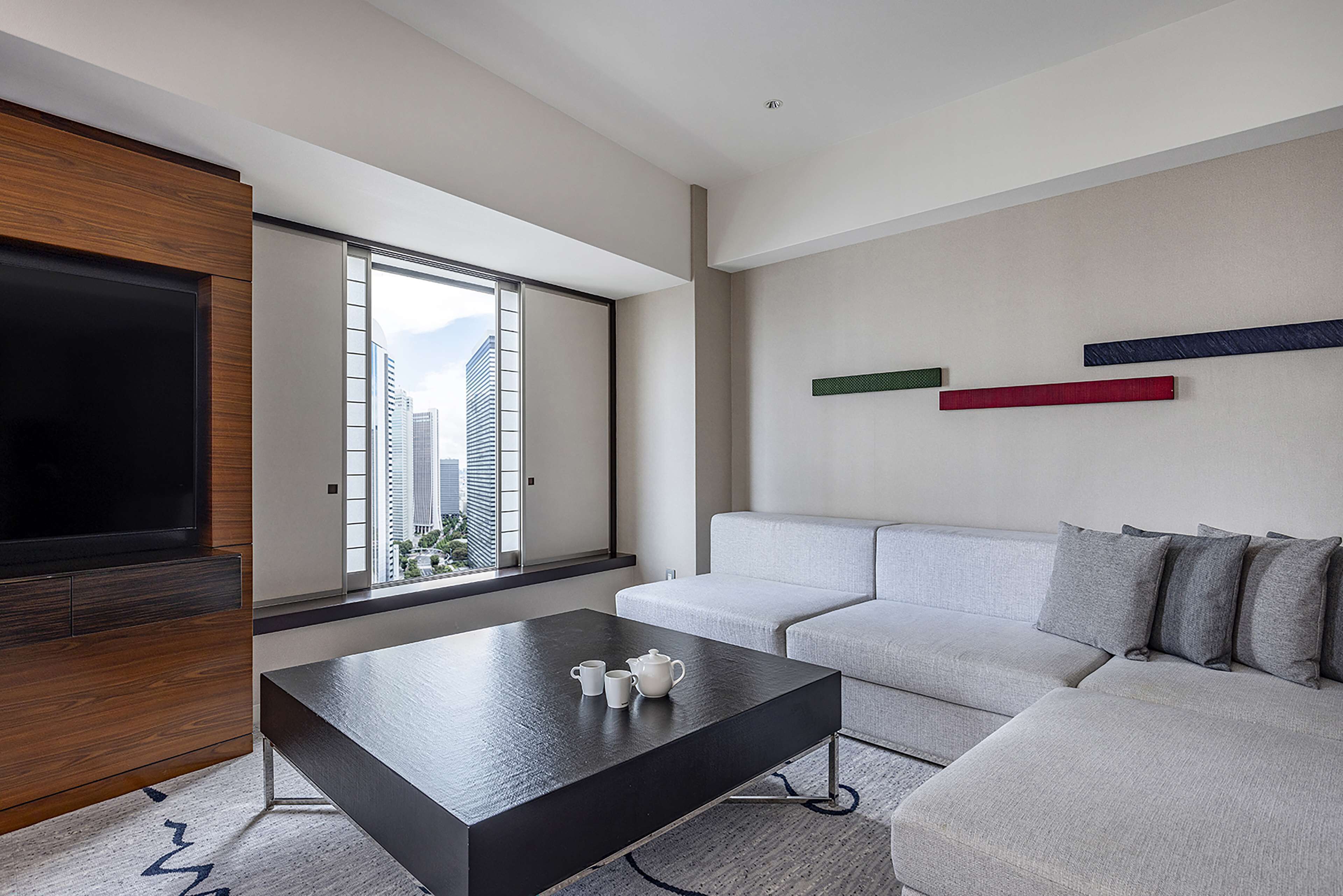 Twin Jr Suite Executive | Living area | 55-inch LCD TV with digital channels, TV