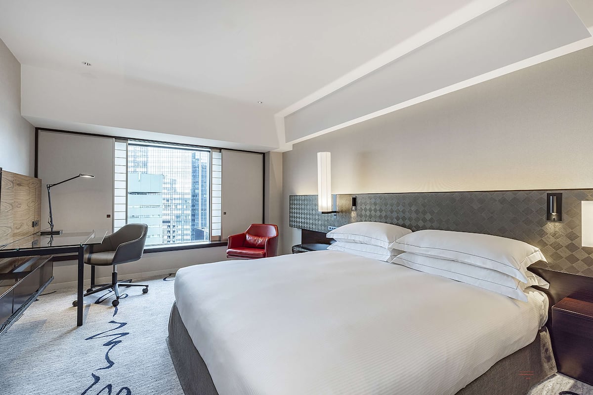 1 bedroom, premium bedding, in-room safe, desk
