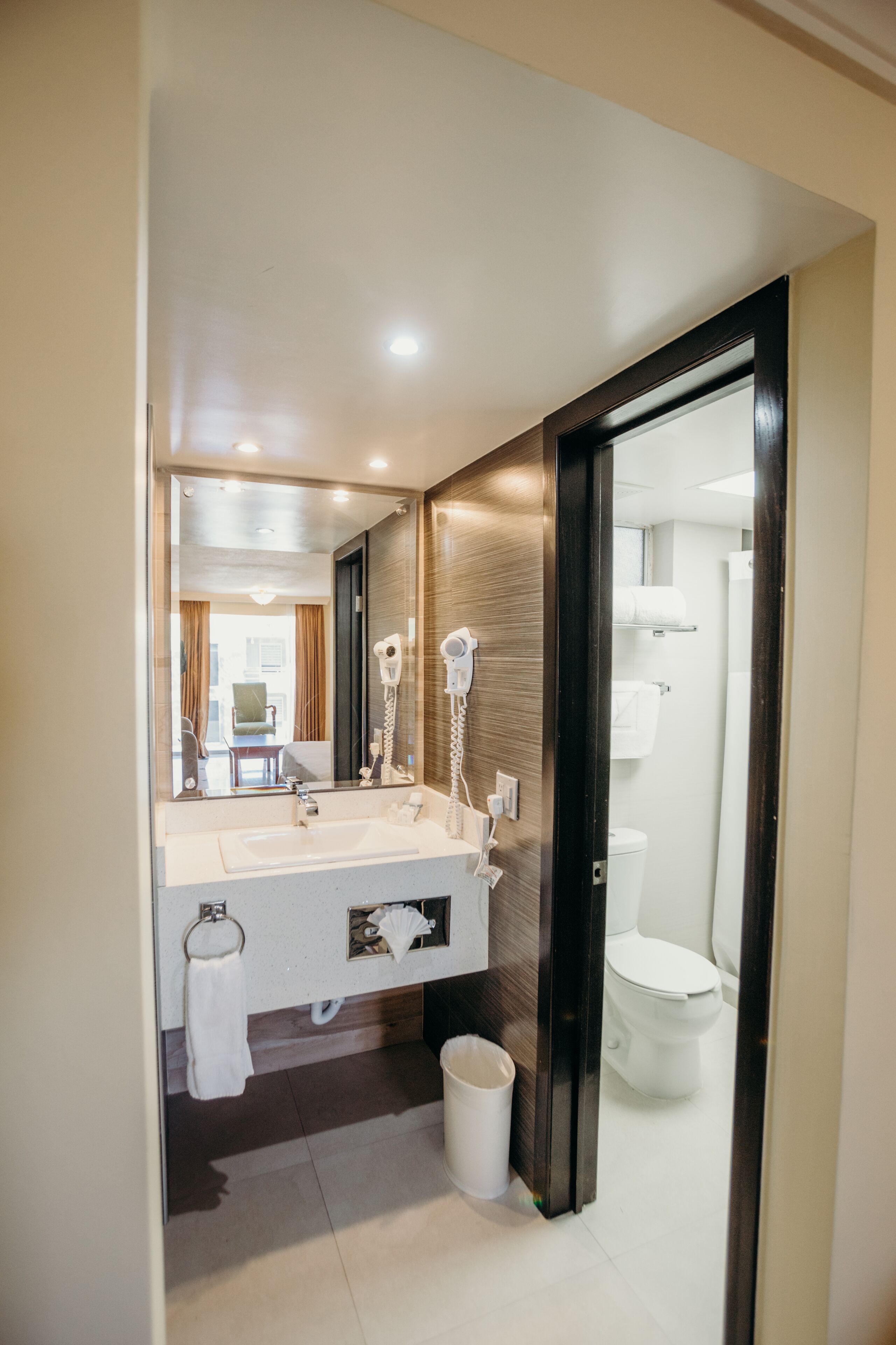 shower, rainfall showerhead, free toiletries, hair dryer