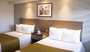 Chambre exécutive double | Coffre-fort, bureau, espace de travail pour ordinateurs portables