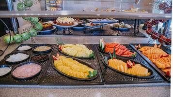Daily buffet breakfast (MXN 299 per person)